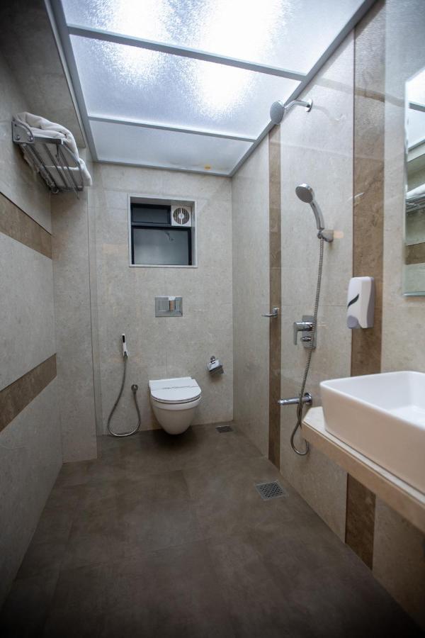 Hotel Naaz Executive Bombay Esterno foto