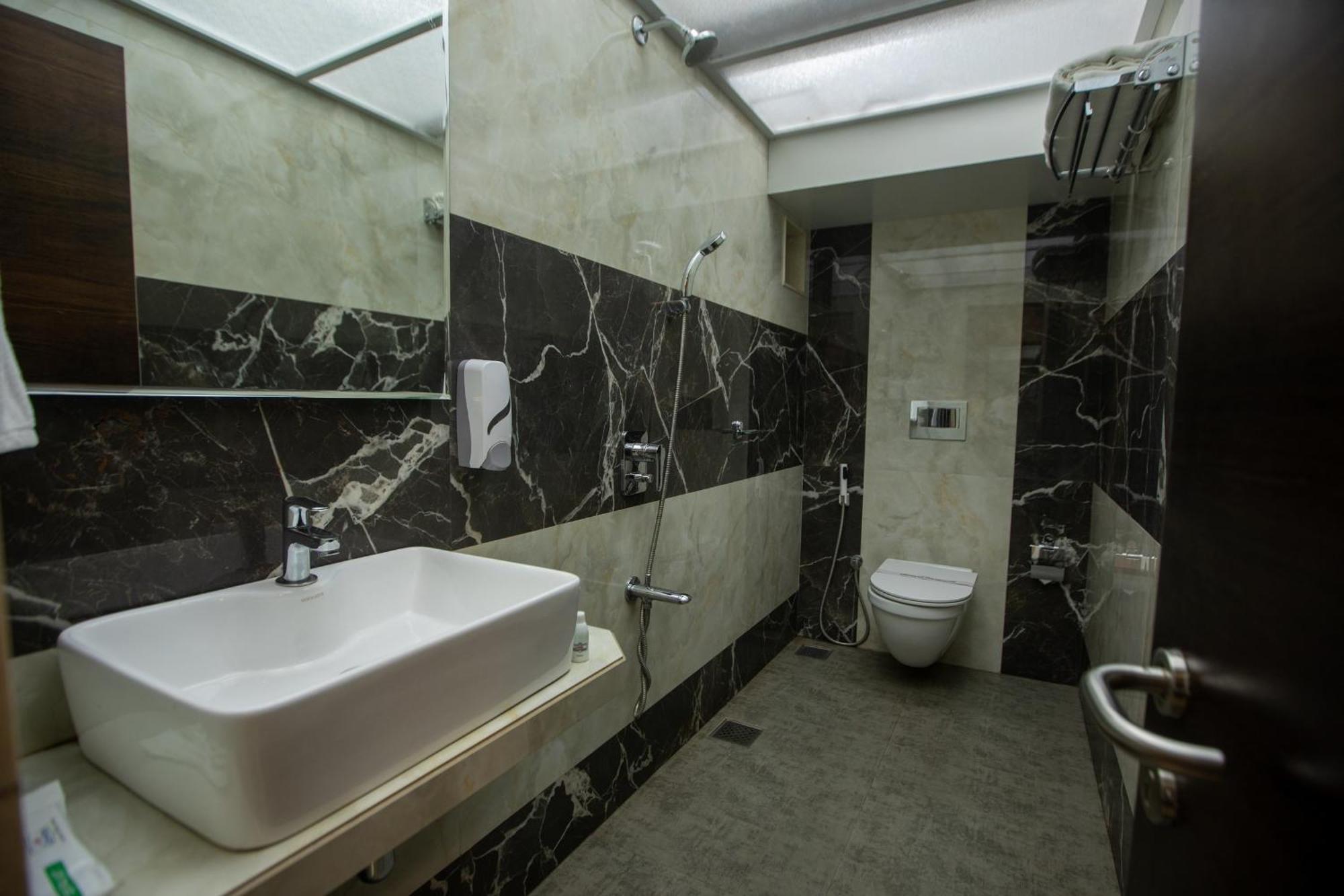 Hotel Naaz Executive Bombay Esterno foto