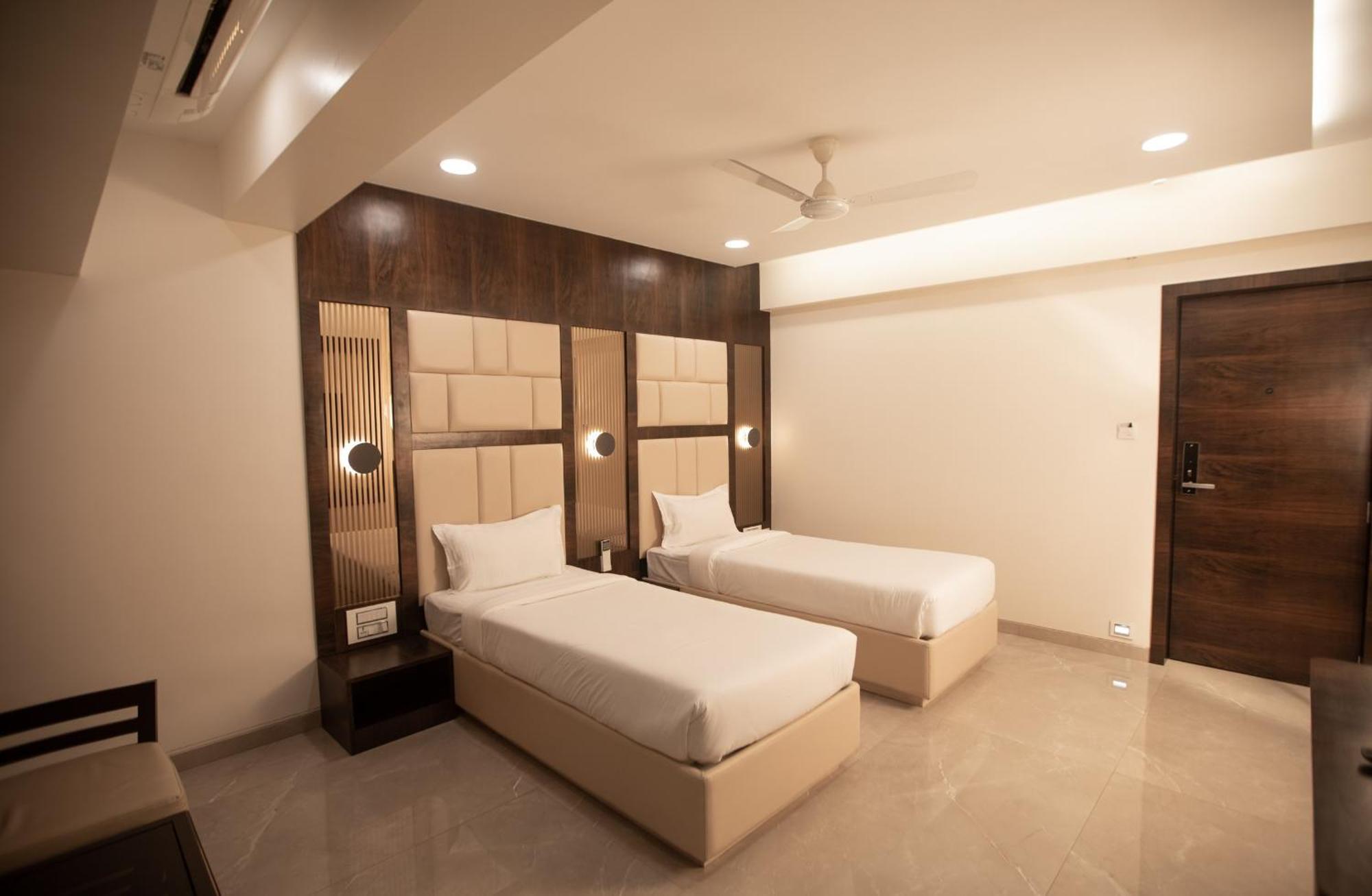 Hotel Naaz Executive Bombay Esterno foto